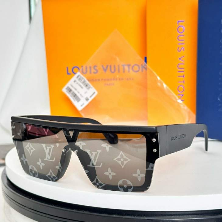 Picture of Louis Vuitton Sunglasses _SKUfw79398958fw